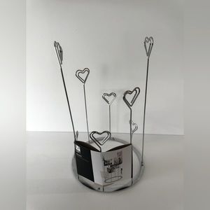 Expanding heart photo display